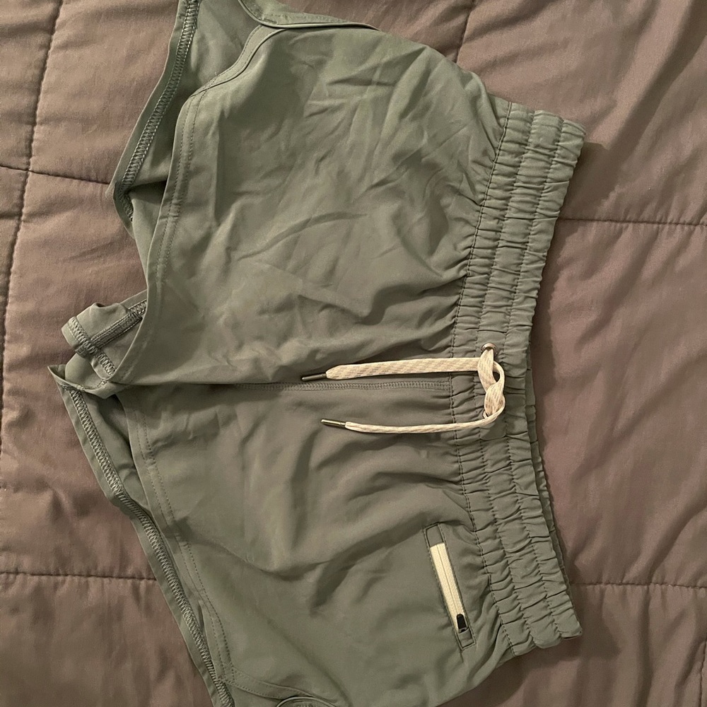 Vuori kelp clementine shorts